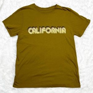 No Curfew “California” Crewneck Graphic Short Sleeve Tee Shirt Army Green Size M
